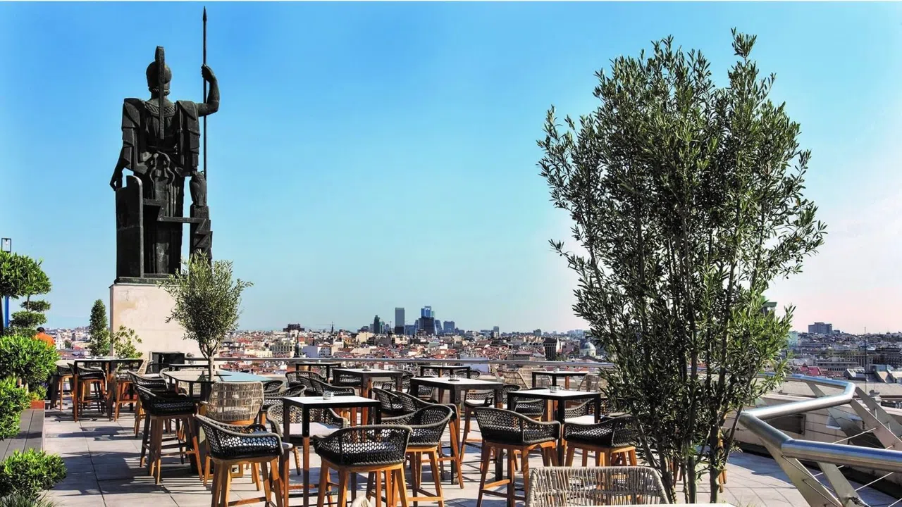 Madrids Tagterrasserute fra Solnedgang til Halv Et om Natten