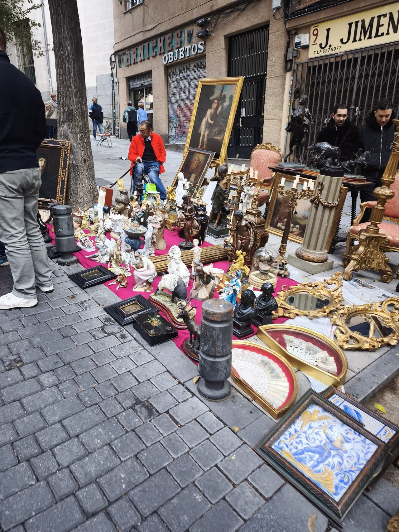 Sunday Morning in El Rastro: Madrid's Century-Old Flea Market Ritual